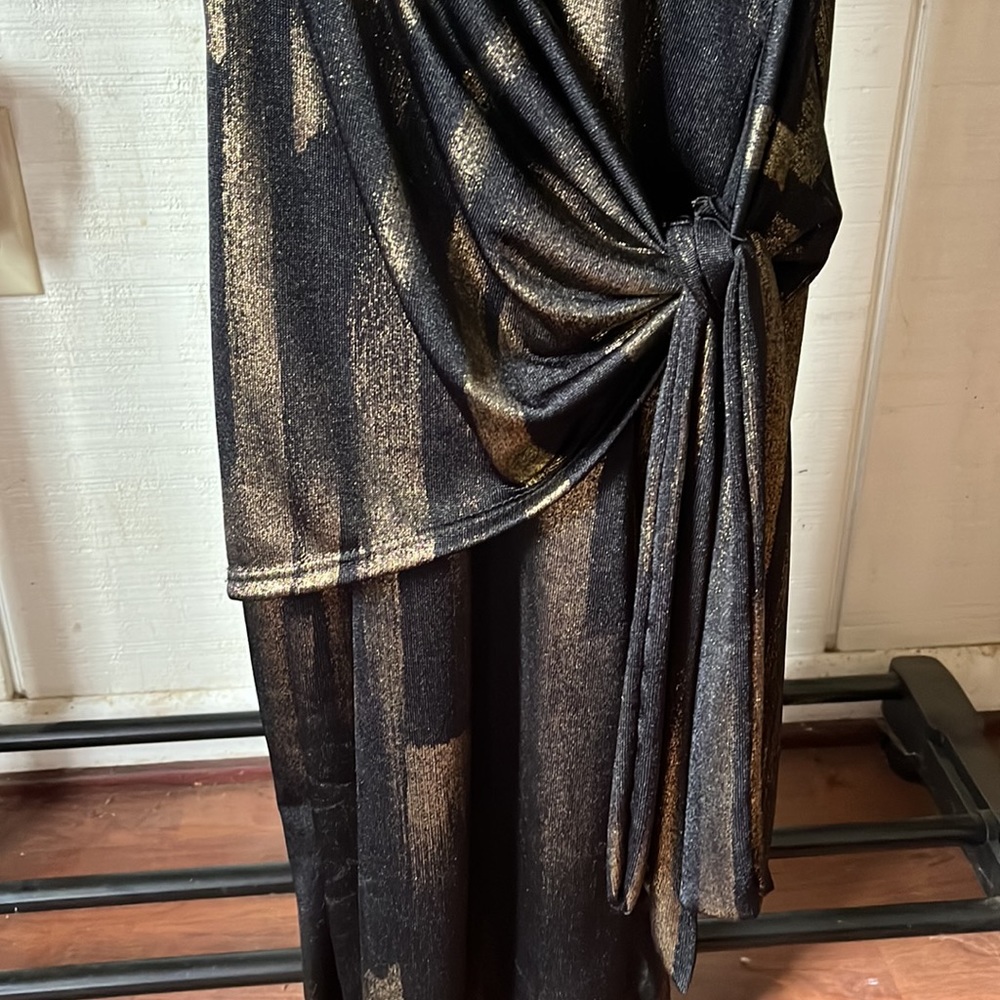 A’GACI Black & Gold Dress - Picture 3 of 5